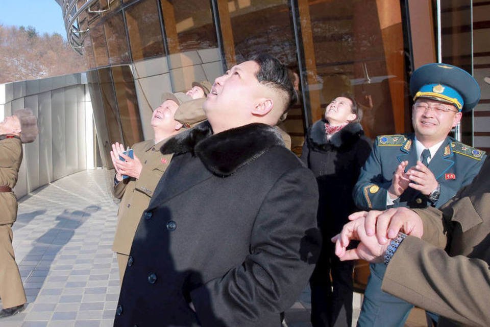 Seul dá tiros de advertência após lançamento norte-coreano