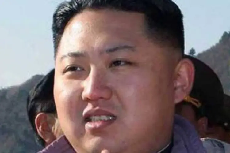 A máquina de propaganda do regime continua elogiando Kim Jong-un, com palavras como "arguto líder". Objetivo é destacá-lo como sucessor do falecido pai (AFP)
