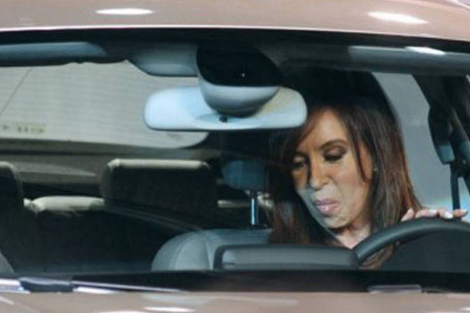Cristina Kirchner reaparece em público após mal súbito