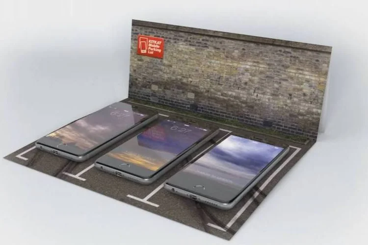 
	Kit Kat desenvolveu uma esp&eacute;cie de estacionamento para os smartphones dos consumidores
 (Reprodução/YouTube)