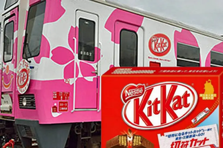 Embalagem de Kit Kat vira passagem de trem no Japão (Divulgação/Nestlé/Montagem EXAME.com)