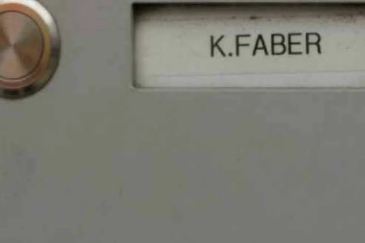 O interfone do criminoso nazista Klaas Faber em Ingolstadt, Baviera (Alemanha) no dia 25 de novembro de 2010 (Christof Stache/AFP)