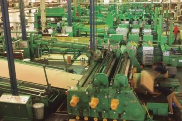 Fábrica da Klabin, em São Paulo: empresa reverteu prejuízo de R$ 185 milhões.  (.)