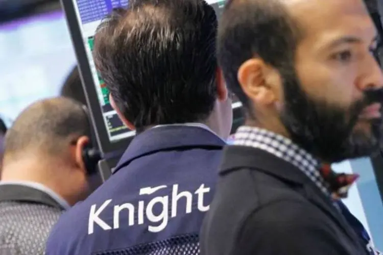Traders da Knight Capital trabalhando na NYSE (Brendan McDermid/Reuters)