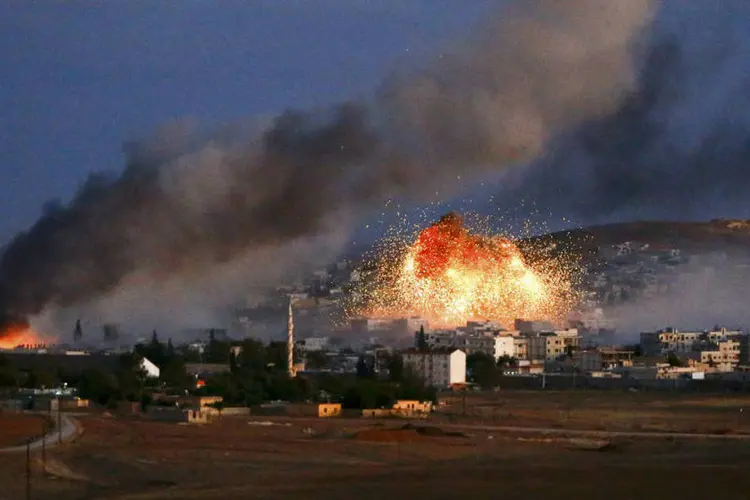 Kobani: disparos de morteiro foram retomados na noite desta segunda contra o centro (Kai Pfaffenbach/Reuters)