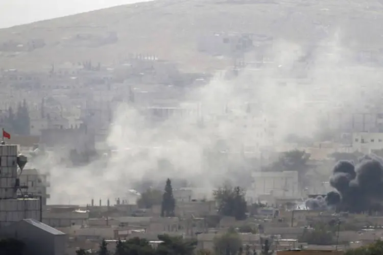 Ataque na cidade síria de Kobani: intensos combates continuaram na cidade fronteiriça curda síria de Kobani (Umit Bektas/Reuters)