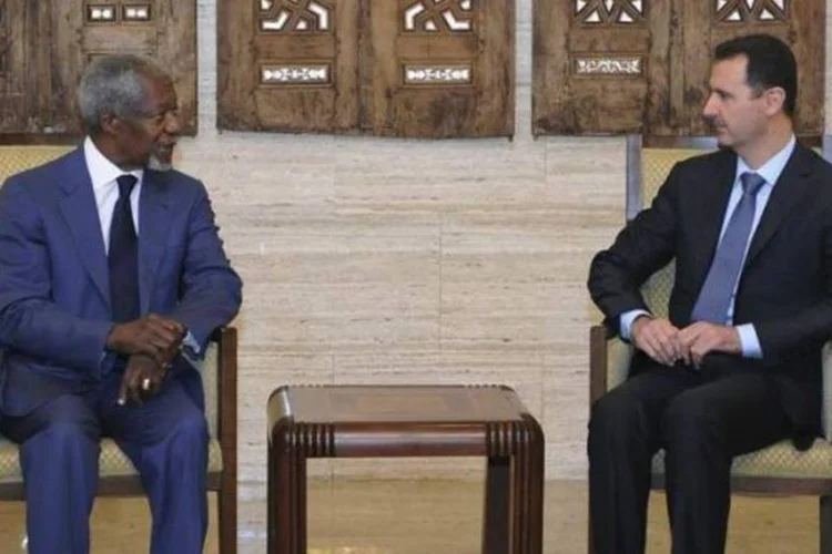 Kofi Annan com Bashar al-Assad em Damasco, Síria (Sana/Divulgação/Reuters)