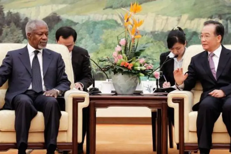 Kofi Annan, da ONU, e o premiê chinês Wen Jiabao (Lintao Zhang/Getty Images)