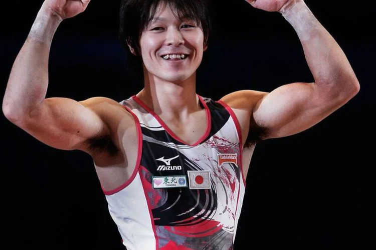 Uchimura assumiu a liderança da disputa do individual geral logo no começo, deixando os outros competidores lutando apenas pelas medalhas de prata e bronze (Adam Pretty/Getty Images)