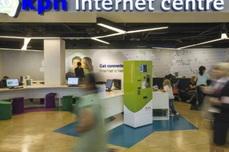 
	KPN: a espanhola Telef&oacute;nica tinha anunciado no m&ecirc;s passado oferta de 11 bilh&otilde;es de d&oacute;lares pela operadora alem&atilde; E-Plus, melhor ativo da KPN
 (Jock Fistick/Bloomberg)