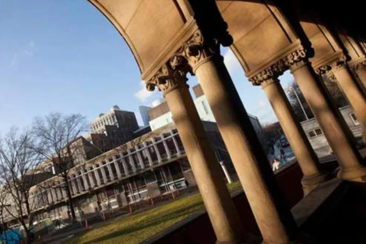 
	Universidade de Harvard: para estudar fora, mais importante que obter rentabilidade &eacute; se proteger da alta do d&oacute;lar
 (Kris Snibe/Harvard)