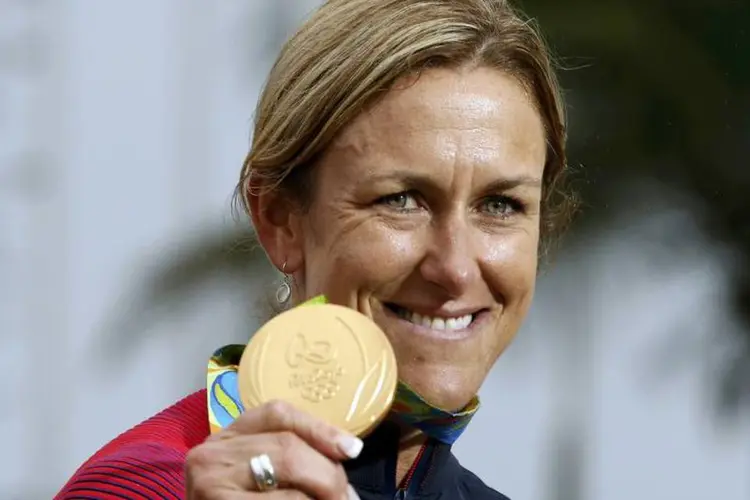 
	Armstrong: &quot;passamos muito tempo ouvindo que, a partir de certa idade, estamos acabados&quot;, disse Kristin Armstrong, que aos 42 anos foi a mulher mais velha a levar um ouro
 (Eric Gaillard / Reuters)