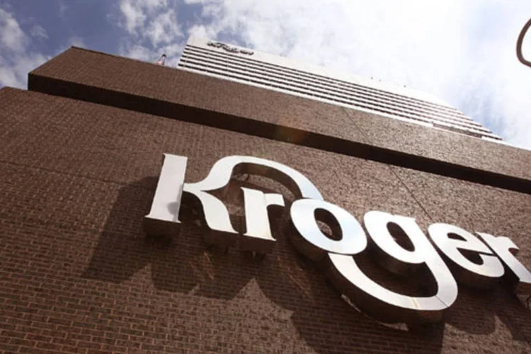 Decisão judicial impede fusão histórica entre Kroger e Albertsons, destacando preocupações antitruste e impactos para consumidores e trabalhadores. (Getty Images)