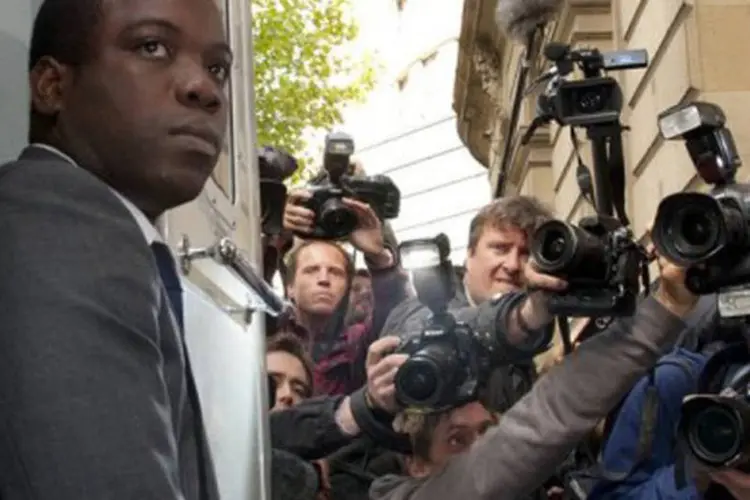 Kweku Adoboli chega ao tribunal de Londres em 22 de setembro de 2011, após ter sido detido (Facundo Arrizabalaga/AFP)
