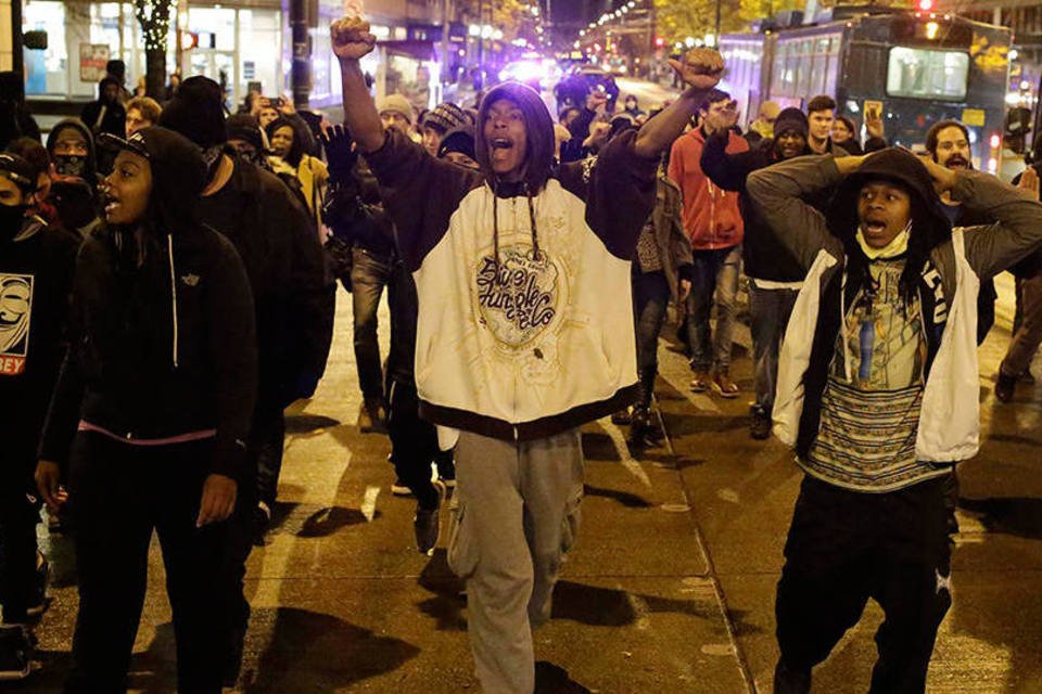 Protestos de Ferguson se estendem por mais de 100 cidades