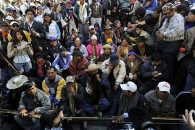 Indígenas bolivianos em vigília em La Paz na luta pelo fim da construção de estrada (Aizar Raldes/AFP)
