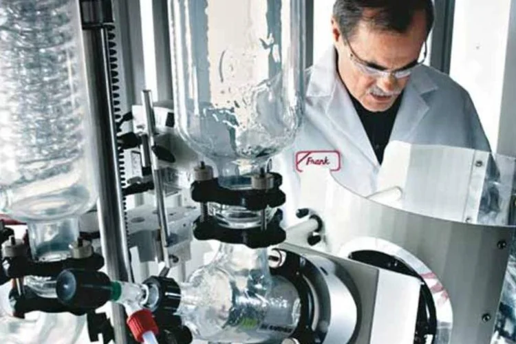 
	Laborat&oacute;rio da Amyris: em abril de 2010, a S&atilde;o Martinho anunciou acordo definitivo com a Amyris Biotechologies
 (.)