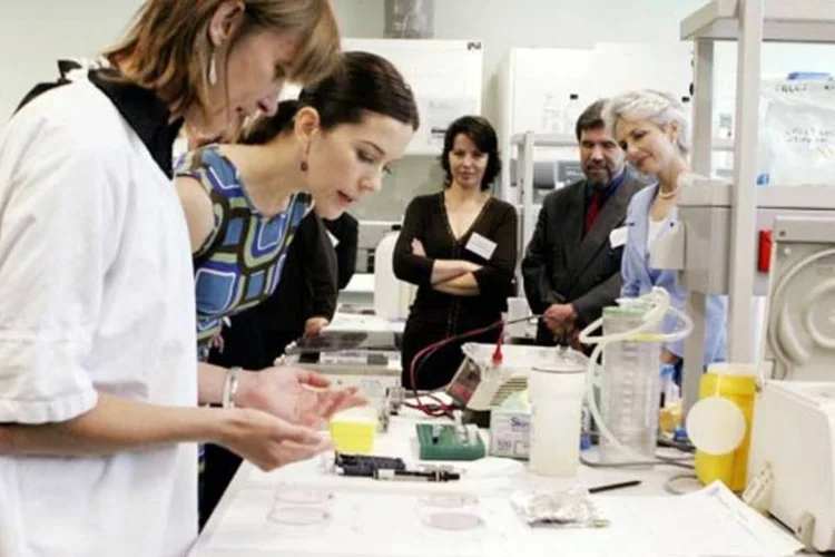 Laboratório de pesquisas sobre o câncer: casos britânicos de melanoma quadruplicaram (Patrick Riviere/Getty Images)