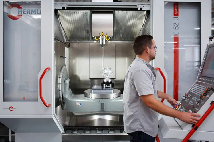 
	Laborat&oacute;rio do Facebook: o local tem esta&ccedil;&otilde;es de modelagem em 3D e aparelhos de resson&acirc;ncia magn&eacute;tica
 (Reprodução/Facebook Mark Zuckerberg)