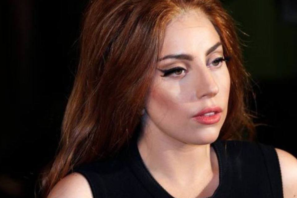 Lady Gaga compra roupas de Michael Jackson em leilão
