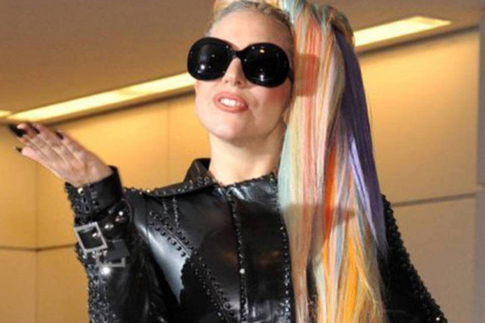 Lady Gaga chega ao Japão para promover álbum