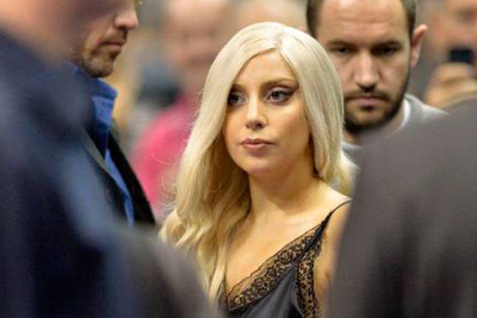 Lady Gaga cobra ações contra abusos sexuais em universidades