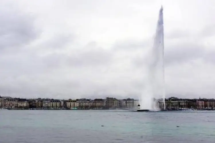 
	Vista do Lago de Genebra, Su&iacute;&ccedil;a: departamento decidiu retornar o n&iacute;vel de alerta ao n&iacute;vel em vigor antes de 10 de dezembro
 (AFP)