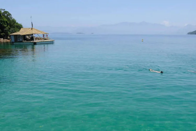 
	Lagoa Azul, Ilha Grande: nos fins de semana, tarifa custar&aacute; R$ 14
 (Andrea Damato / Viagem e Turismo)