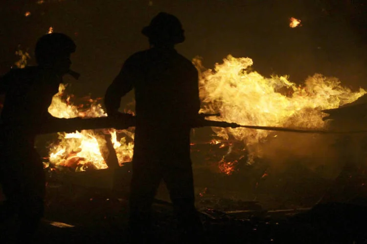Incêndio em Lagos: este é o terceiro grande incêndio que se produz em Lagos nos últimos 15 dias. (REUTERS/Akintunde Akinleye)