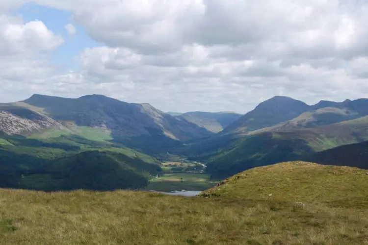 Vista de Lake District, na Inglaterra: montanha está à venda por 2,97 milhões de dólares (Wikimedia Commons)