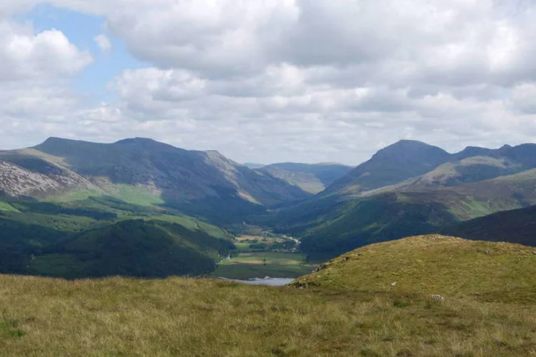 Vista de Lake District, na Inglaterra: montanha está à venda por 2,97 milhões de dólares (Wikimedia Commons)