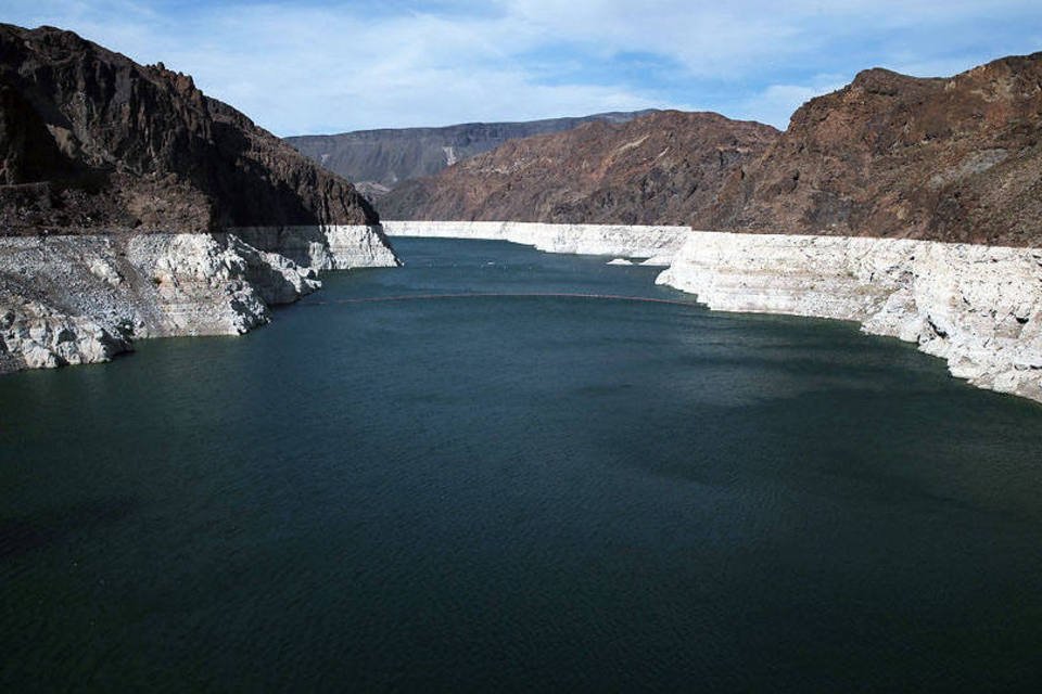 Imagens da Nasa mostram reservatório secando nos EUA