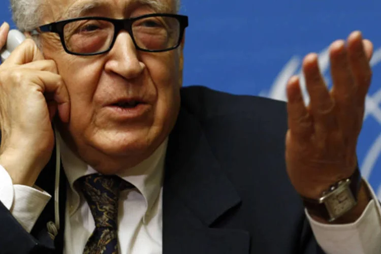 Mediador internacional da Organização das Nações Unidas (ONU), Lakhdar Brahimi, durante conferência de imprensa na sede europeia da ONU, em Genebra (Denis Balibouse/Reuters)