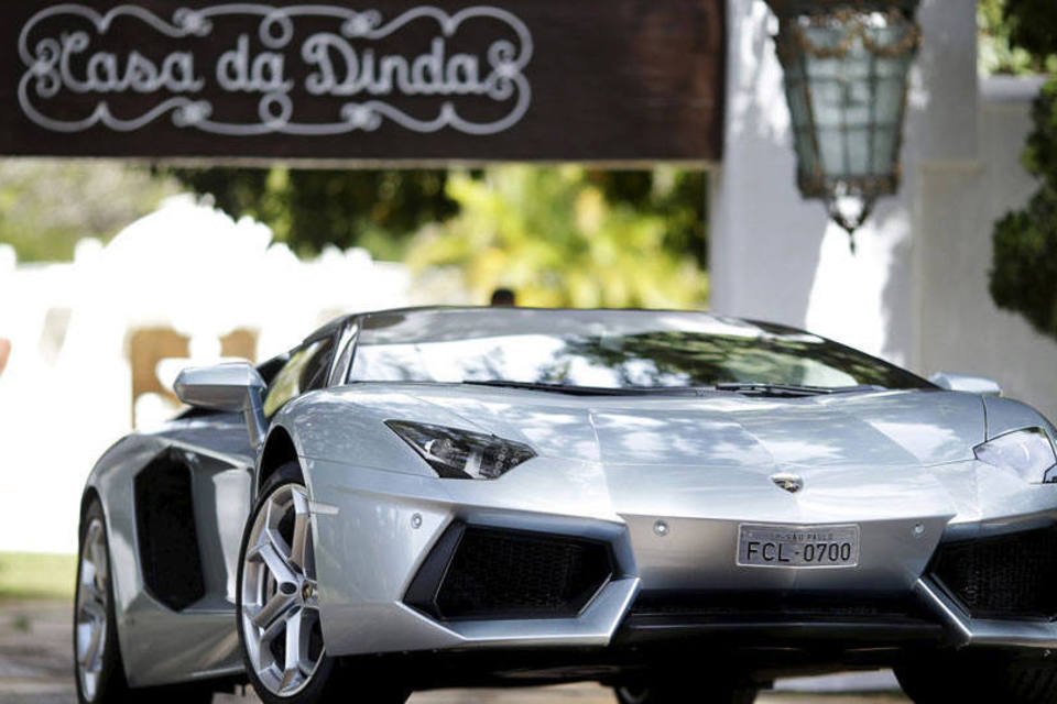 Carros superesportivos e clássicos apreendidos na Lava Jato