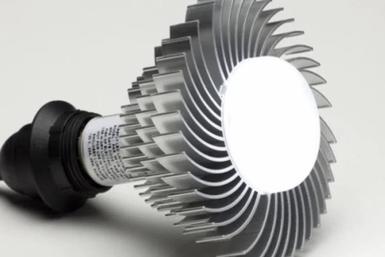  A Firefly LED usa uma tecnologia que consegue reduzir o calor que se forma ao redor da luz (Divulgação)