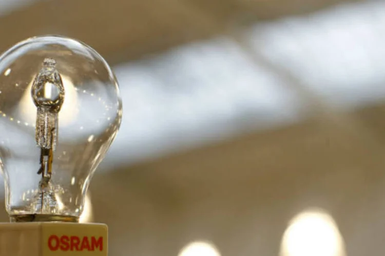 
	L&acirc;mpada da Osram, que faz parte do conglomerado Siemens AG: at&eacute; 2014, a companhia planeja aumentar a margem de lucro do seu neg&oacute;cio de energia para pelo menos 12%, de 7,8% em 2012
 (REUTERS/Michaela Rehle)