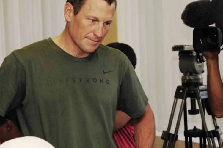 
	Lance Armstrong: ele tinha participado de provas de triatlo ap&oacute;s ser banido do ciclismo e tinha previsto nadar em tr&ecirc;s dist&acirc;ncias na competi&ccedil;&atilde;o de nata&ccedil;&atilde;o para veteranos
 (Getty Images)