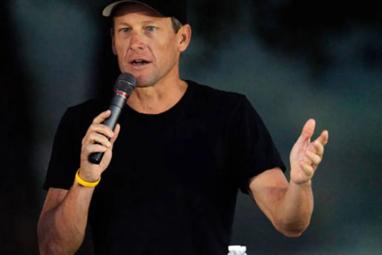 Lance Armstrong foi banido de vez do ciclismo e perdeu definitivamente seus prêmios da Tour de France (Getty Images)