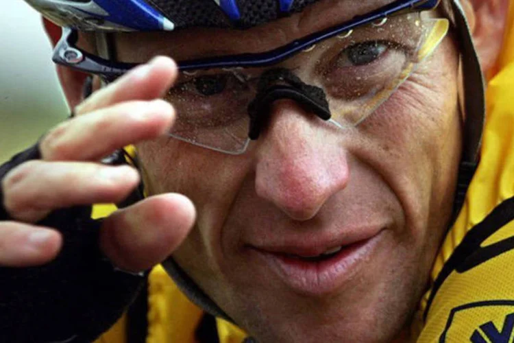 
	Lance Armstrong: na primeira etapa do Tour de France de 1999, Armstrong foi pego pelo uso de cortic&oacute;ides, subst&acirc;ncia que &eacute; proibida
 (AFP/ Joel Saget)