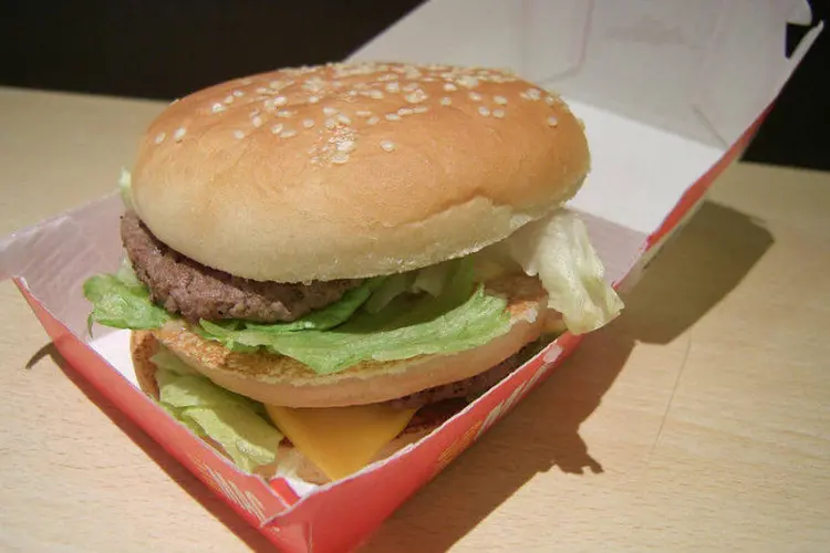 Lanche do McDonald's: empresa esclarece no comunicado que continuará a oferecer seus "outros produtos" (Wikimedia Commons)