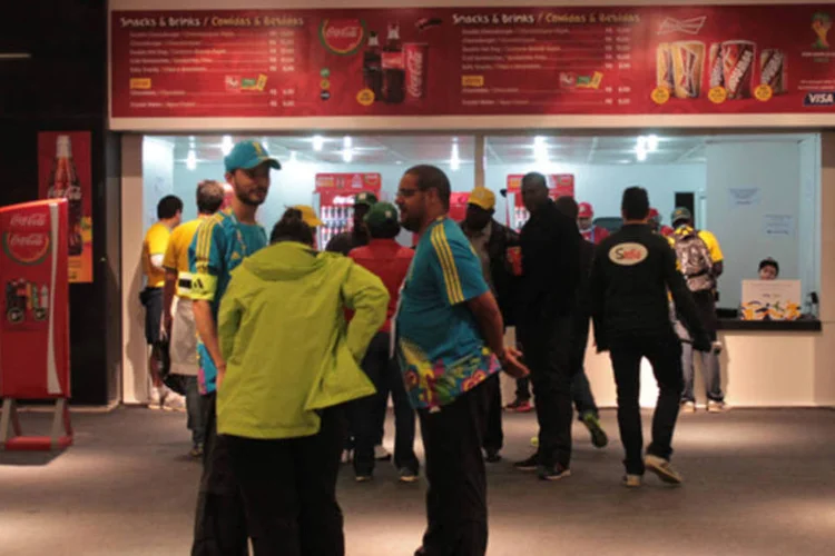 Lanches acabam em lanchonete de um dos setores mais caros da Arena Corinthians antes de o jogo começar (Beatriz Souza/ EXAME.com)