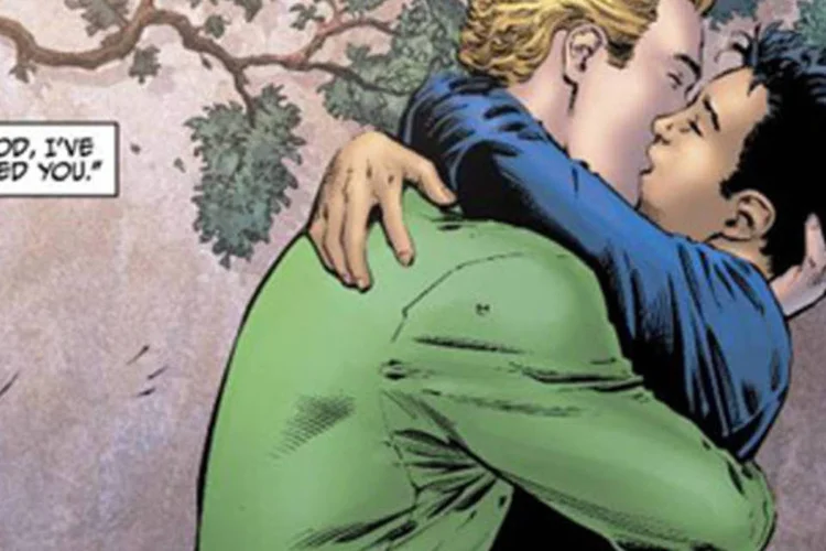 A DC Comics tem uma Batgirl lésbica, enquanto a HQ da Marvel, "Astonishing X-Men", contará em breve com um casamento de super-heróis gays (Divulgação DC Comics)