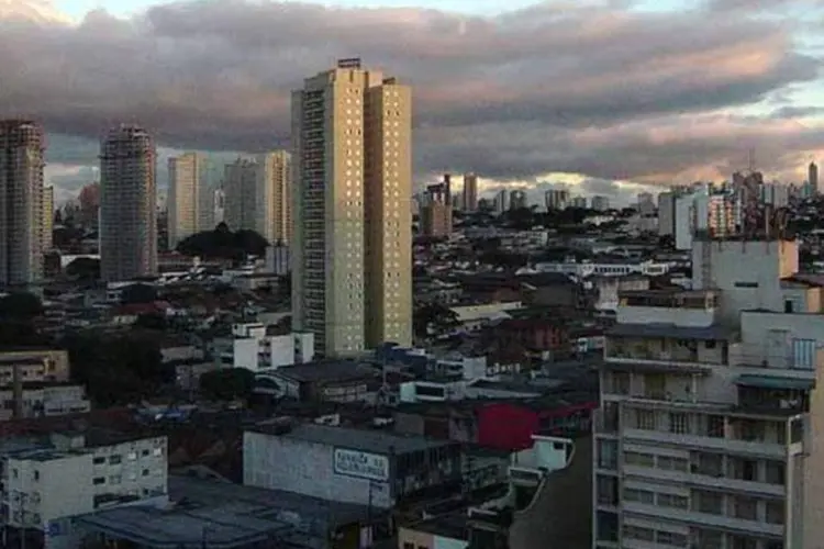 O Secovi informou que prevê crescimento de 10% nas vendas de imóveis residenciais novos em São Paulo este ano ante 2011