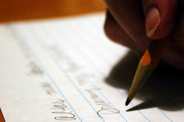 
	Escrita: na hora de emitir julgamentos numa reda&ccedil;&atilde;o de concurso, o ideal &eacute; evitar exageros ou simplifica&ccedil;&otilde;es
 (Flickr/Creative Commons/Caleb Roenigk)