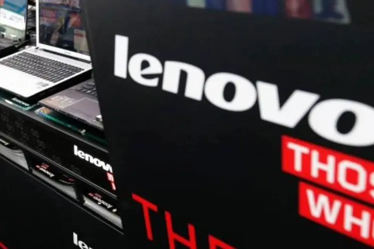 
	Laptops da Lenovo: companhia est&aacute; seguindo curso para se tornar a maior fabricante de PCs do mundo (Kim Kyung-Hoon/Reuters)