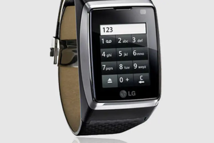 Watch Phone lançado pela LG e 2009: gadget era um relógio com frequência 3G embutido para realizar videochamadas (Divulgação)