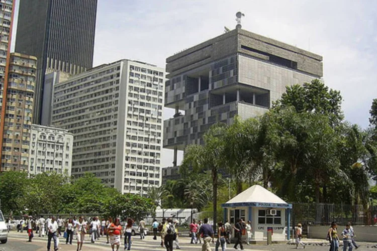 Uma tenda ficará montada no Largo da Carioca, no centro da capital, nos próximos dez dias, para facilitar o contato dos devedores com as empresas credoras (Robertobra/WikimediaCommons)