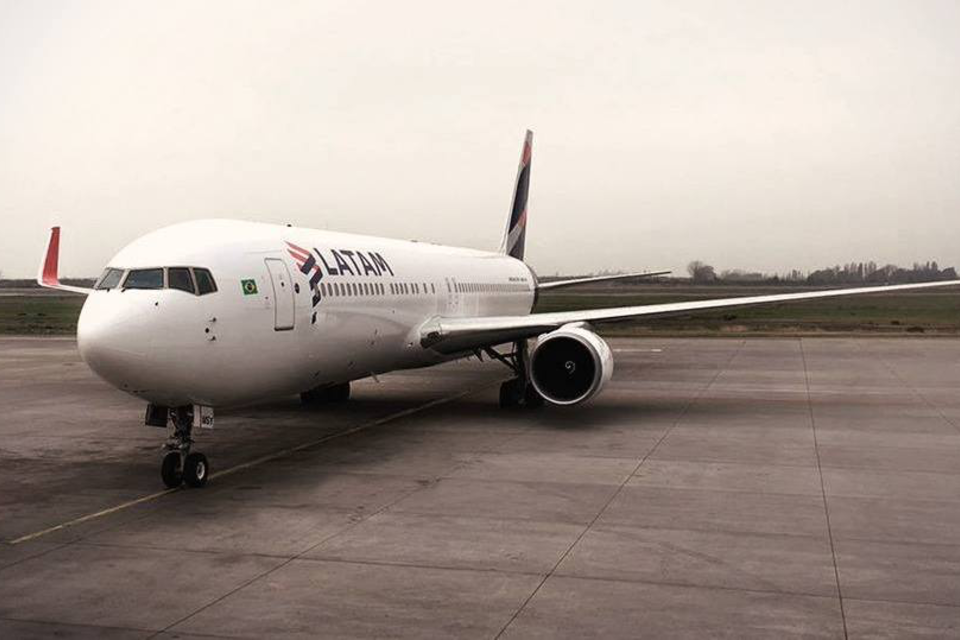 Avião da Latam foi atingido por disparo de fuzil em pleno voo