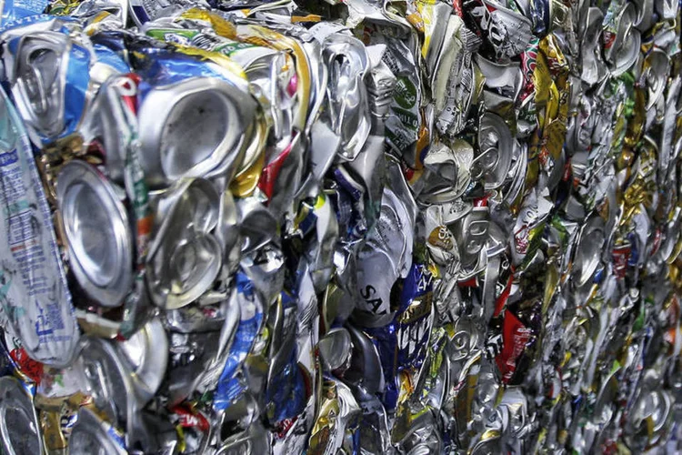 Setor de latas cresceu em 81%, saindo de cerca de 18 bilhões de latinhas em 2011 para 33,4 bilhões no ano em 2021 (Kiyoshi Ota/Bloomberg)