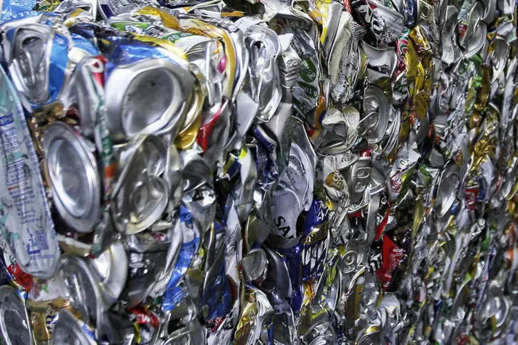Alumínio: CBA investe em reciclagem do material para de emissões de carbono por tonelada produzida (Kiyoshi Ota / Bloomberg)